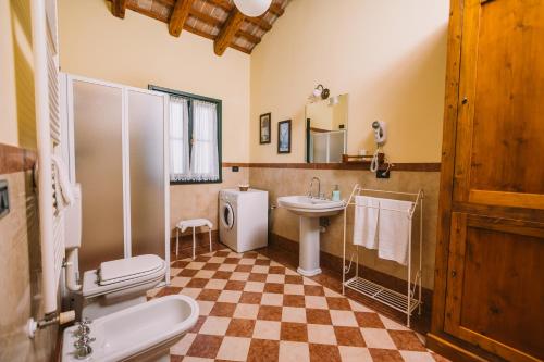 Un baño de Agriturismo Albafiorita