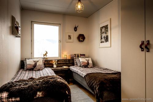 a bedroom with two beds and a window at Åre Bed & Breakfast in Åre