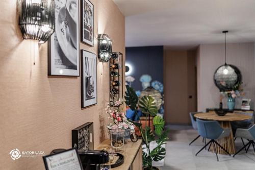 a room with a table and a dining room at Zemplén Terrace - luxusapartman a belvárosban kültéri fedett jacuzzival in Miskolc