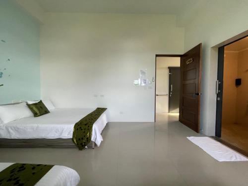 Ein Bett oder Betten in einem Zimmer der Unterkunft Dandelion Manor