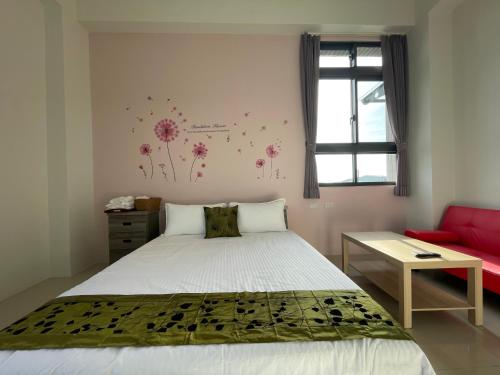 Ein Bett oder Betten in einem Zimmer der Unterkunft Dandelion Manor