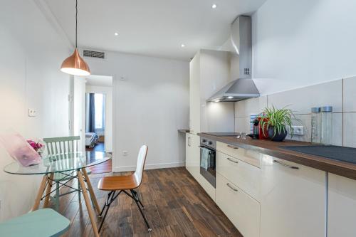 LE 323 PROM - BEACHFRONT - PARKING - NEAR TRAM &SUPERMARKET - AC - washing machine photo 10