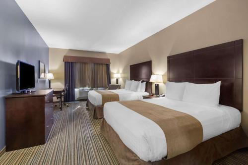 Katil atau katil-katil dalam bilik di Best Western PLUS Fort Saskatchewan Inn & Suites