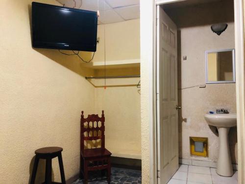 TV a/nebo společenská místnost v ubytování HOTEL Posada Aguascalientes