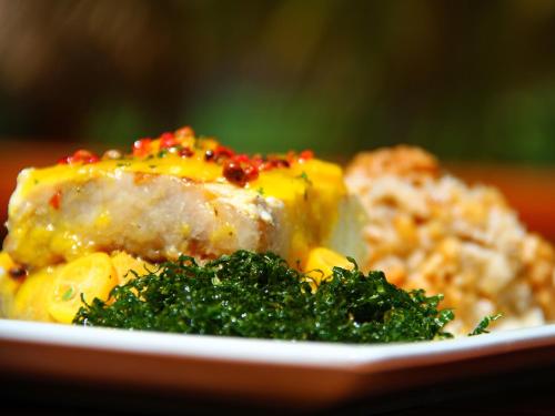Makanan di atau berdekatan rumah tamu ini