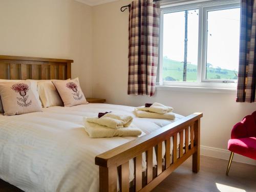 a bedroom with a bed with towels on it at Auchen Ladder in Amisfield Town
