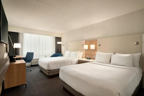 Letto o letti in una camera di Crowne Plaza Hotel Philadelphia - King of Prussia by IHG