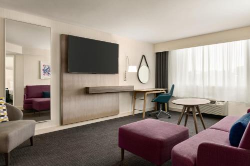 TV o dispositivi per l'intrattenimento presso Crowne Plaza Hotel Philadelphia - King of Prussia by IHG