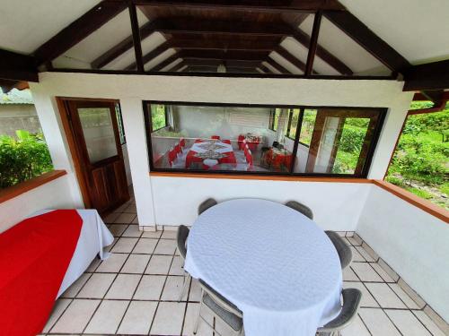 a table and chairs in a room with a window at Hotel Villa Zurqui in San José