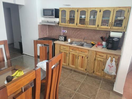 Η κουζίνα ή μικρή κουζίνα στο 4 Bedroom 4 Bath & Laundry Room Apartment