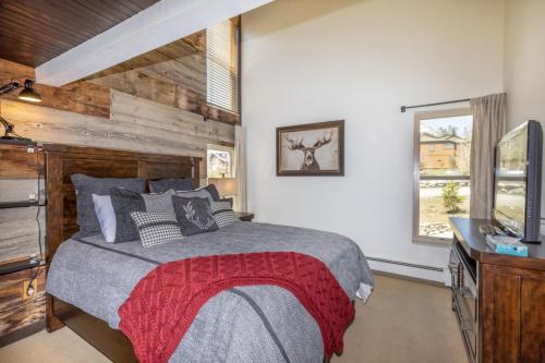 a bedroom with a bed and a television in it at Silver Queen West, Building B, Unit 7137 by Summit County Mountain Retreats in Silverthorne