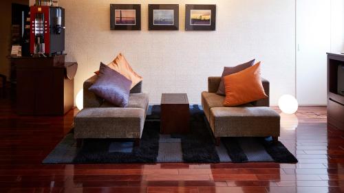 two chairs and a table in a living room at JR-East Hotel Mets Yokohama Tsurumi in Yokohama