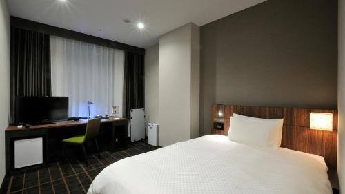 Postel nebo postele na pokoji v ubytování JR-East Hotel Mets Utsunomiya