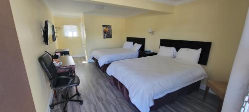 Ένα ή περισσότερα κρεβάτια σε δωμάτιο στο North Shore Wayside Inn