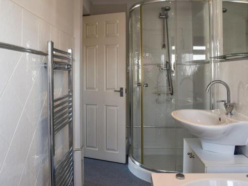 Ванная комната в Birkby Lodge