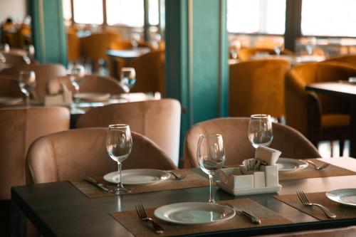 En restaurant eller et andet spisested på ARCHAZOR Mountain Resort