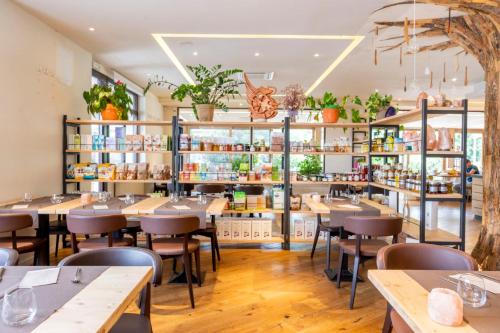 Bihotelにあるレストランまたは飲食店