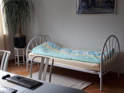 Postel nebo postele na pokoji v ubytování 6 schöne CITY- Zimmer AGRI TECHNICA