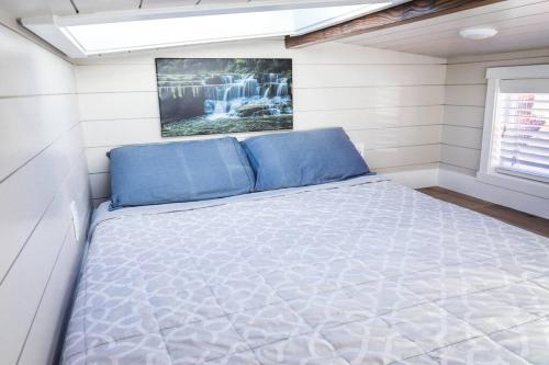 Letto o letti in una camera di Delightful tiny home conveniently located