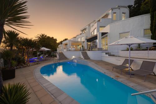 Бассейн в Villa Afrikana Guest Suites by Knysna Paradise Collection или поблизости