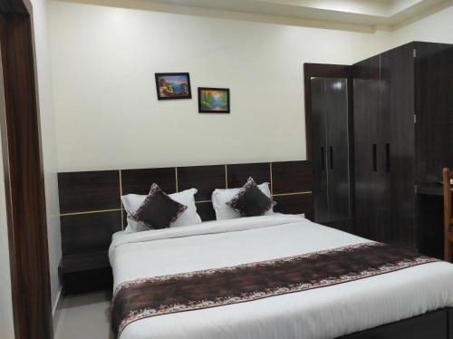 Postel nebo postele na pokoji v ubytování Hotel Paradise - Biswanath Chariali