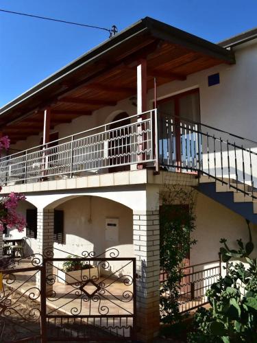 Apartment Take a Look