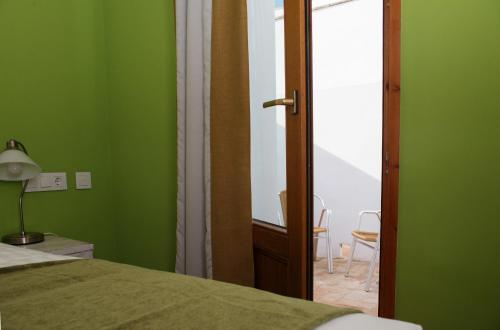 Ένα ή περισσότερα κρεβάτια σε δωμάτιο στο Ad Hoc Carmen