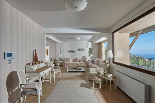 Χώρος καθιστικού στο Villa Omikron