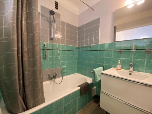 Kúpeľňa v ubytovaní C048 Studio Spacieux proche Plages et Palais