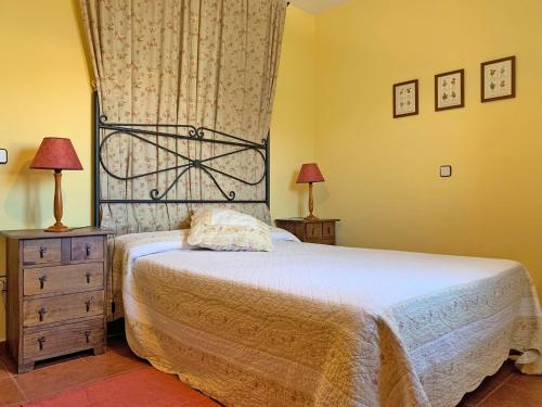 Кровать или кровати в номере Casas rurales Valle de El Paular