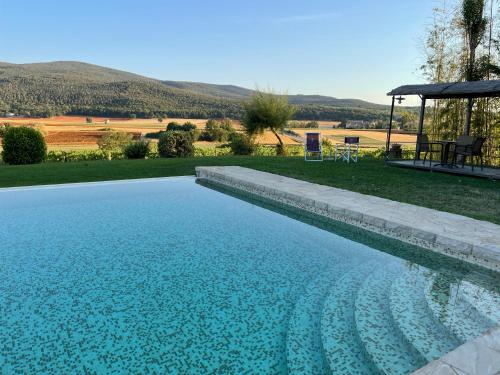Bazén v ubytování IL COLOMBAIO WINERY & Rooms nebo v jeho okolí