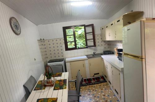 Nhà bếp/bếp nhỏ tại Joli F4 sur trois rivières