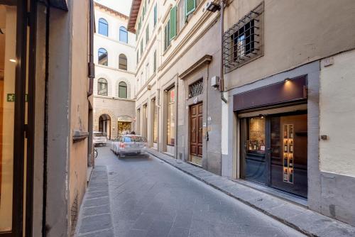 Guendalina Apartment by Mamo Florence