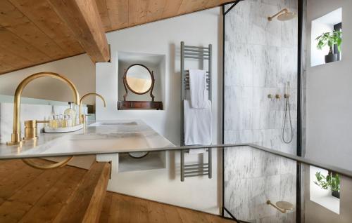 Bagno di ATHINAIDOS QUARTERS by K&K