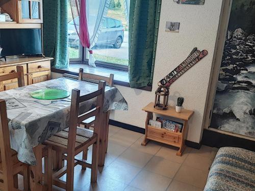 Studio lumineux avec coin montagne, situé sur les hauteurs de la station, départ ski aux pieds - FR-1-416-38