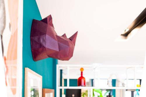 a purple origami bear hanging from a wall at Vie Via - Your Hotel in Leeuwarden