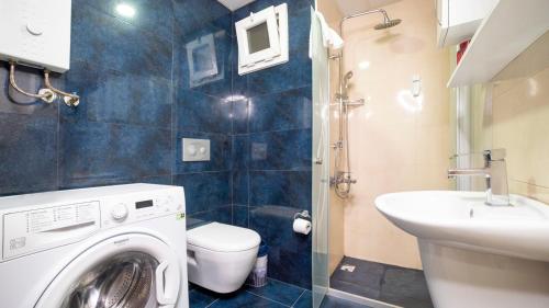 a bathroom with a washing machine and a sink at Vera Park Premium Apart Hotel in Antalya