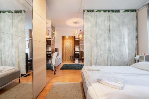 Posteľ alebo postele v izbe v ubytovaní Green Lush Apartment