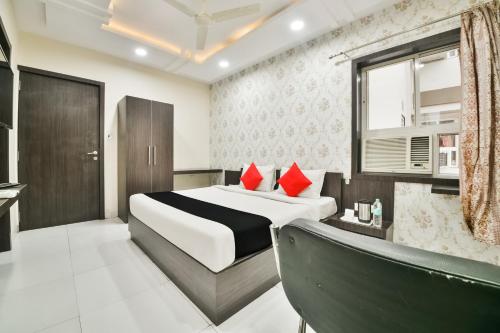 Letto o letti in una camera di Hotel Flowers Inn