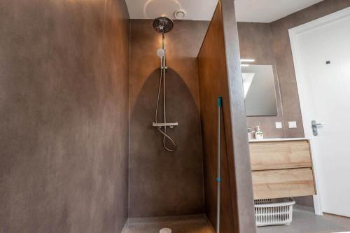 a shower with a glass door in a bathroom at Appartementen De Witte Brugh in Buren