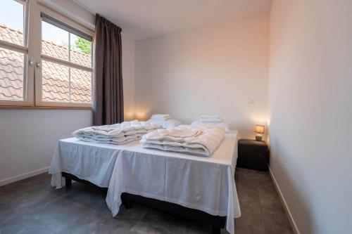 a room with a table with towels on it at Appartementen De Witte Brugh in Buren