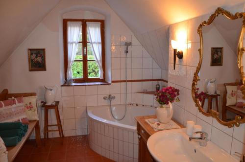Ett badrum på Ferienhaus Moarhofstöckl Weiz