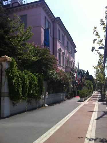 a pink building on the side of a street at Mokinba Hotels Montebianco in Milan