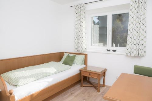 a small room with a bed and a window at Zum Hirsch in Riefensberg