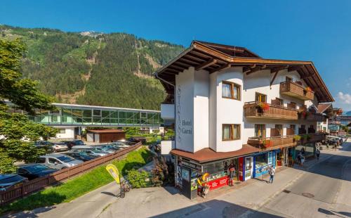 Nespecifikovaný výhled na hory nebo výhled na hory při pohledu z hotelu