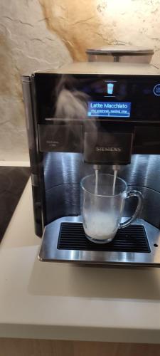 a coffee maker is making a drink in a microwave at Aquarius Holiday Boszkowo Apartamenty in Boszkowo