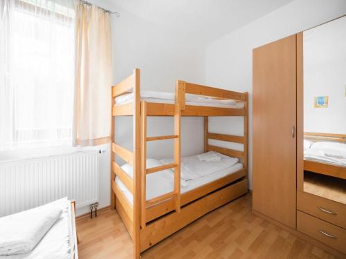 Krevet ili kreveti na sprat u jedinici u okviru objekta Comfortable holiday home in Lipno with garden