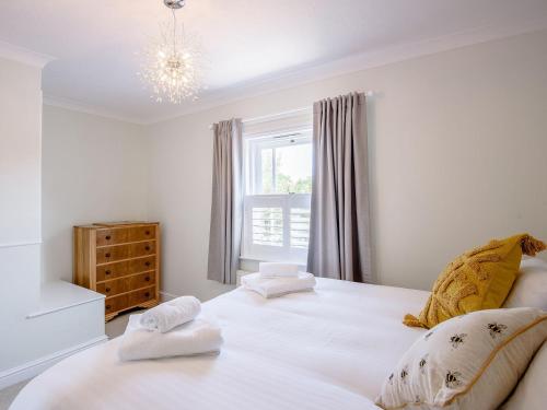 a bedroom with a large white bed and a window at Eves Retreat in Wragby