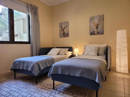 Postel nebo postele na pokoji v ubytování Luxury 3 Bedroom Apartment - DUBAI MALL 5 min Walk