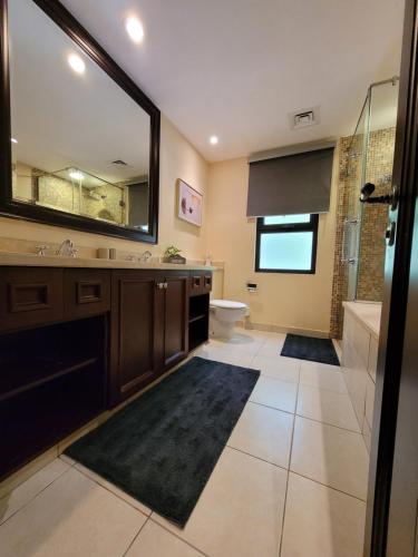Kuchyň nebo kuchyňský kout v ubytování Luxury 3 Bedroom Apartment - DUBAI MALL 5 min Walk